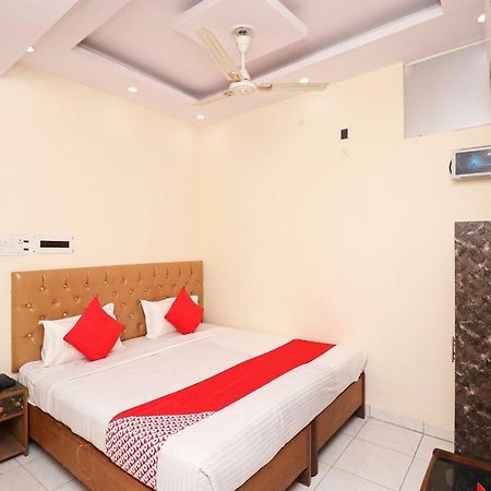 Oyo 30288 Hotel Moon Palace Λάκναου Εξωτερικό φωτογραφία