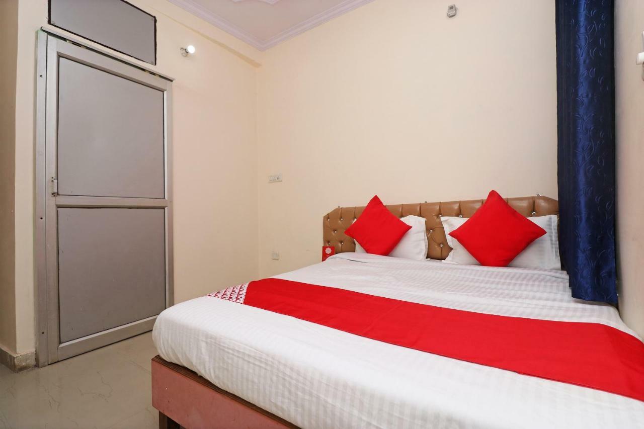 Oyo 30288 Hotel Moon Palace Λάκναου Εξωτερικό φωτογραφία