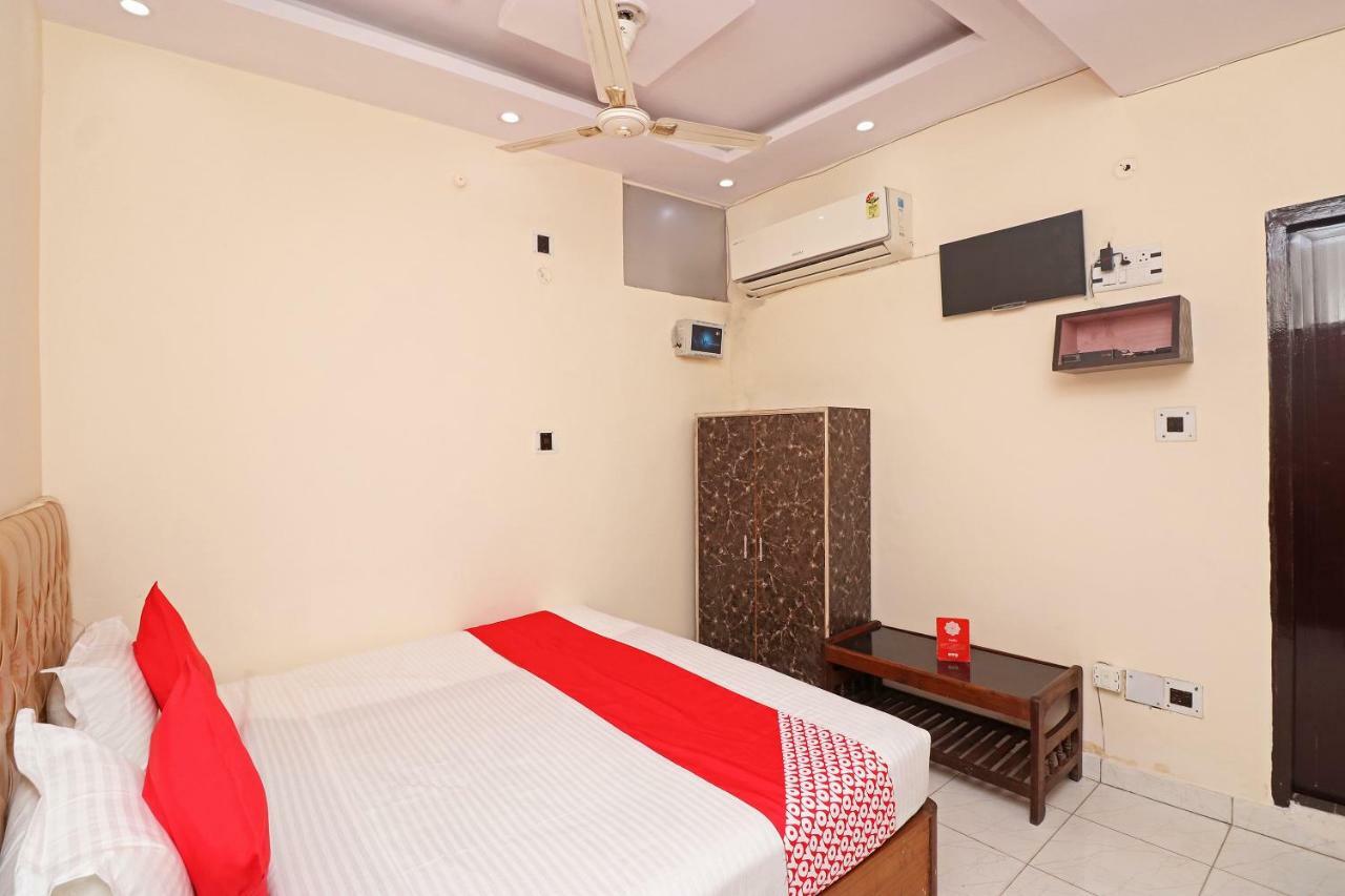 Oyo 30288 Hotel Moon Palace Λάκναου Εξωτερικό φωτογραφία
