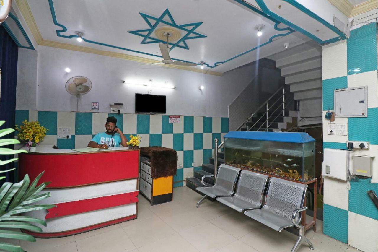 Oyo 30288 Hotel Moon Palace Λάκναου Εξωτερικό φωτογραφία