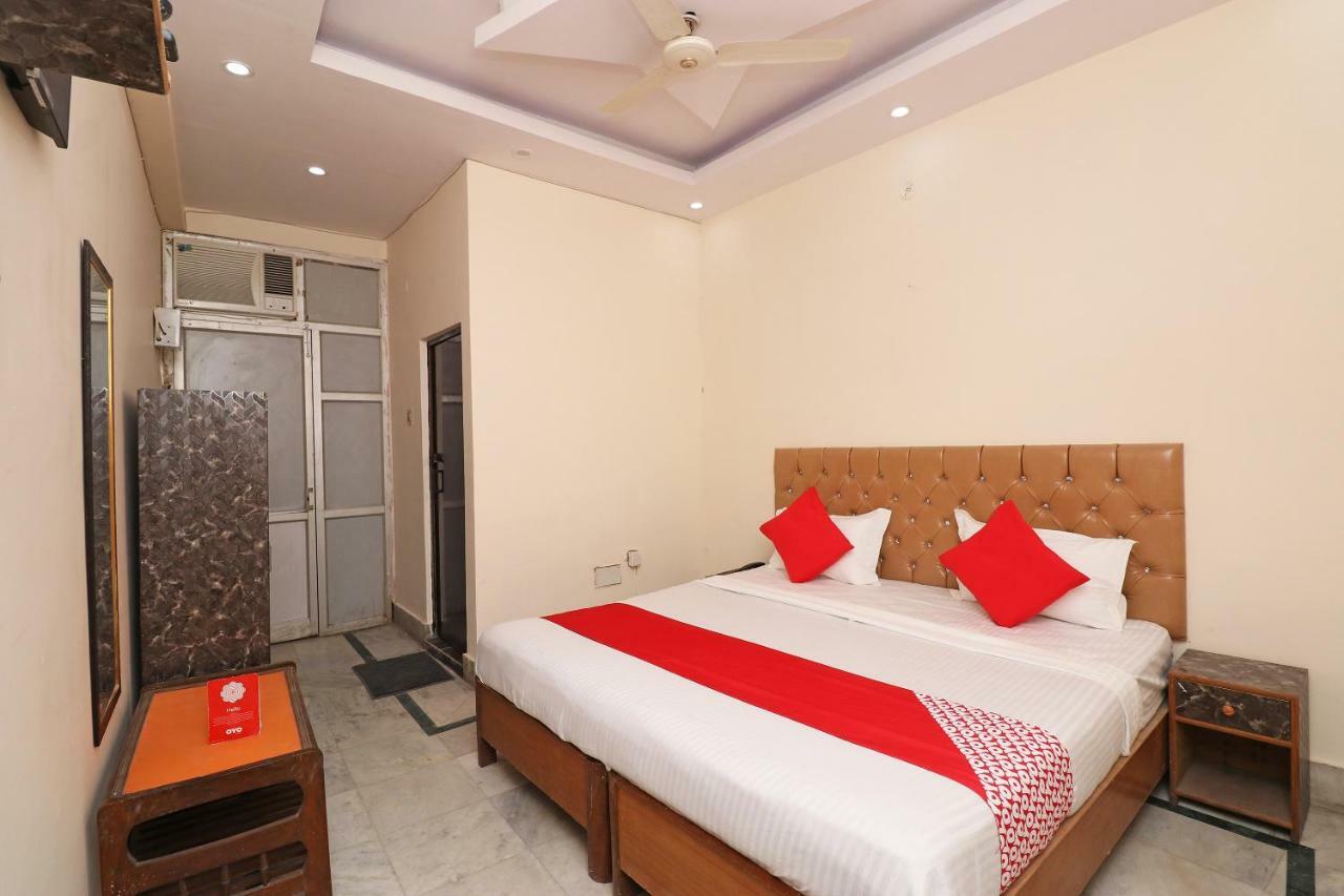 Oyo 30288 Hotel Moon Palace Λάκναου Εξωτερικό φωτογραφία
