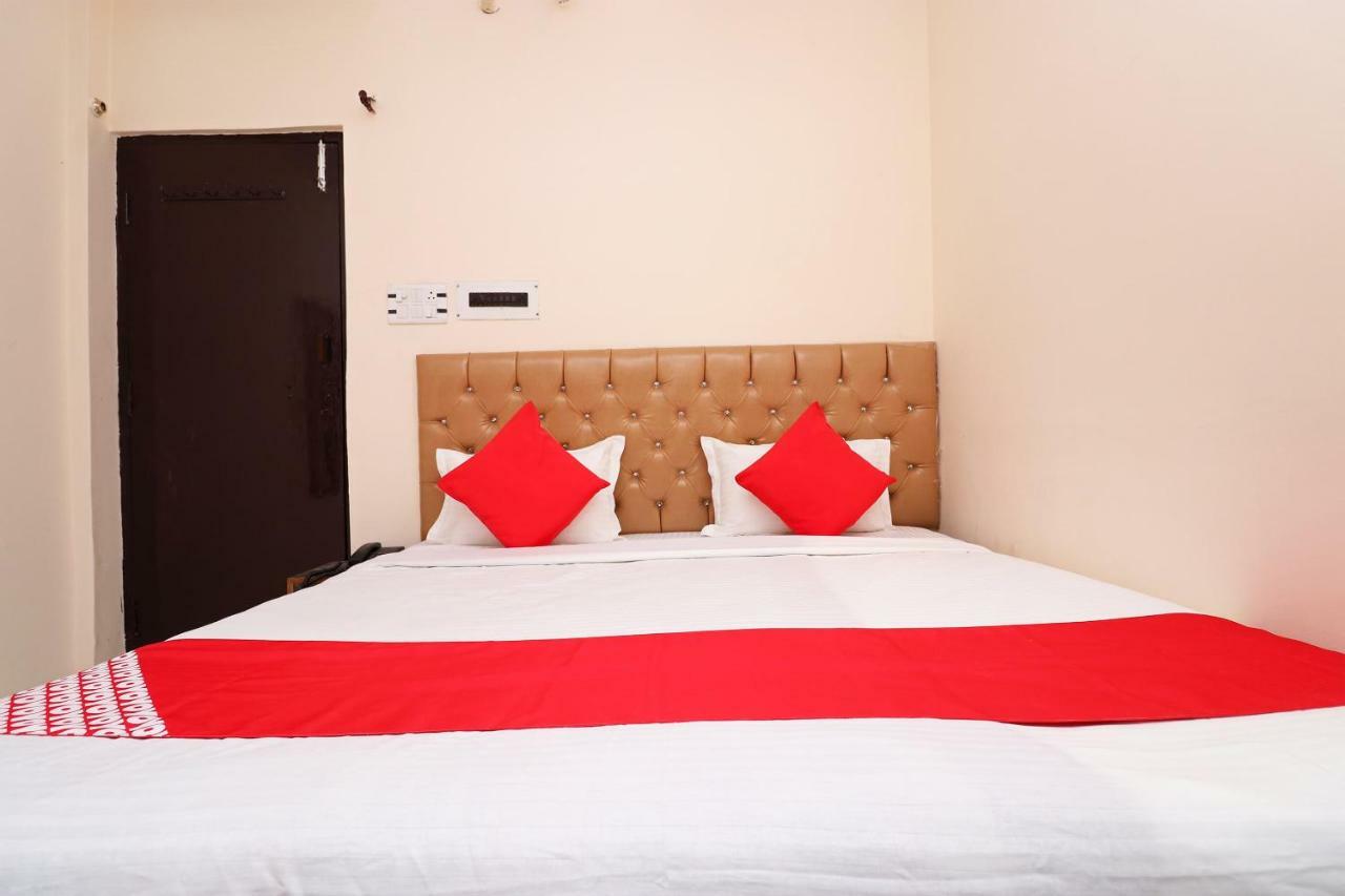 Oyo 30288 Hotel Moon Palace Λάκναου Εξωτερικό φωτογραφία