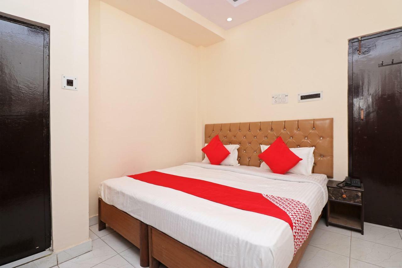 Oyo 30288 Hotel Moon Palace Λάκναου Εξωτερικό φωτογραφία