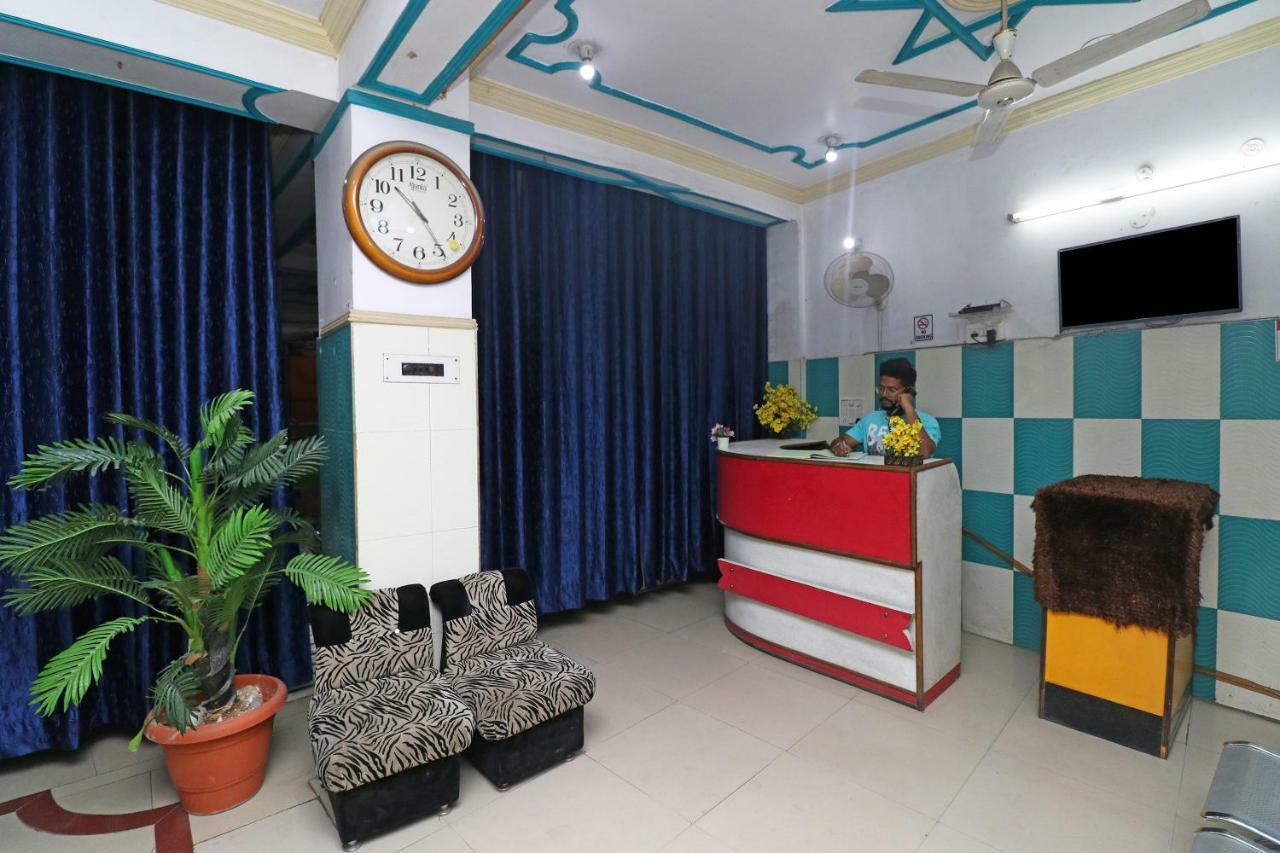Oyo 30288 Hotel Moon Palace Λάκναου Εξωτερικό φωτογραφία