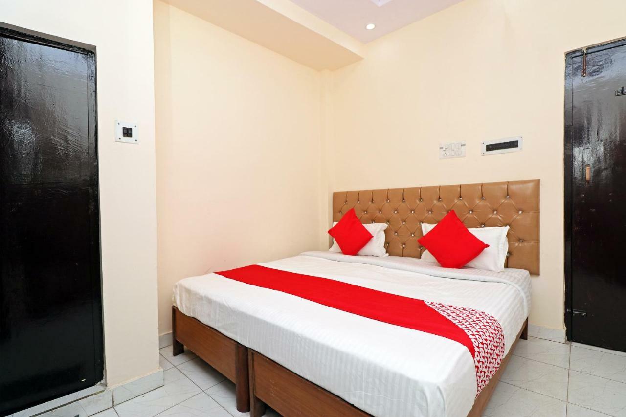 Oyo 30288 Hotel Moon Palace Λάκναου Εξωτερικό φωτογραφία