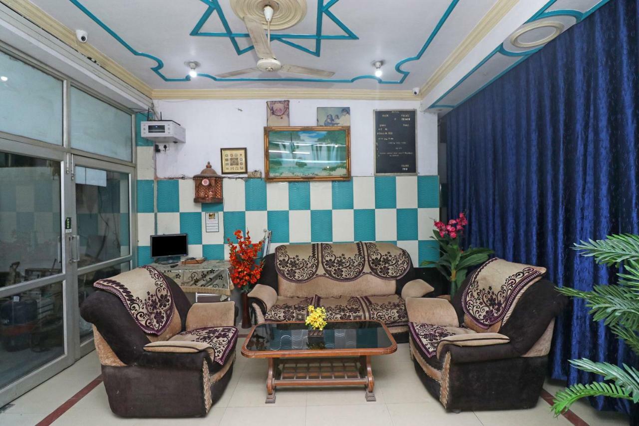 Oyo 30288 Hotel Moon Palace Λάκναου Εξωτερικό φωτογραφία