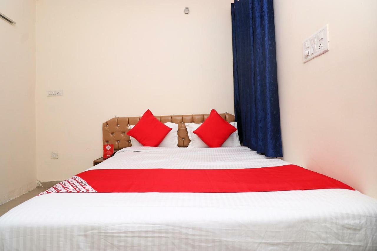 Oyo 30288 Hotel Moon Palace Λάκναου Εξωτερικό φωτογραφία