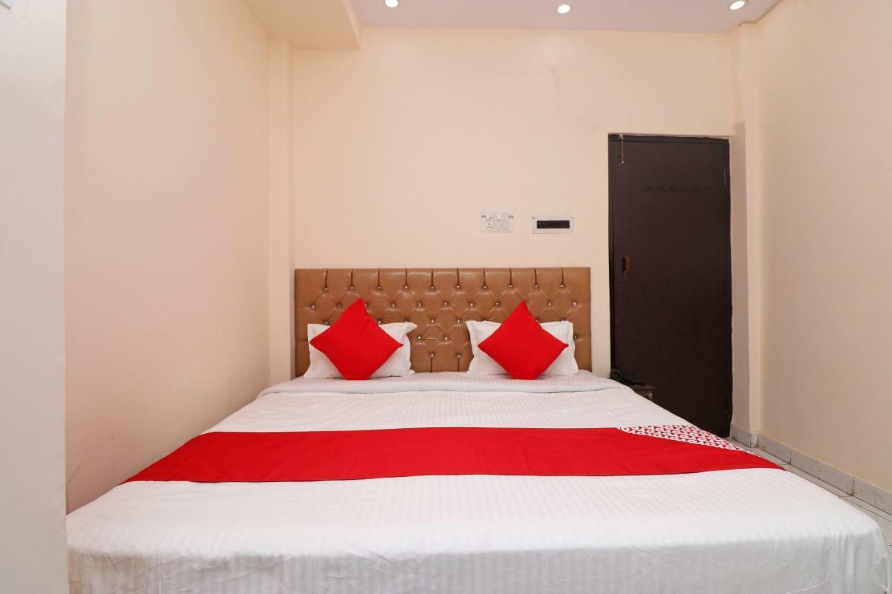 Oyo 30288 Hotel Moon Palace Λάκναου Εξωτερικό φωτογραφία