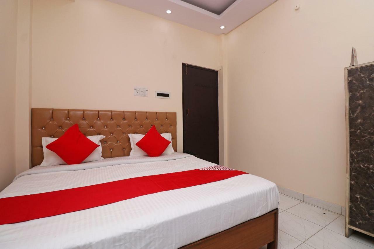 Oyo 30288 Hotel Moon Palace Λάκναου Εξωτερικό φωτογραφία